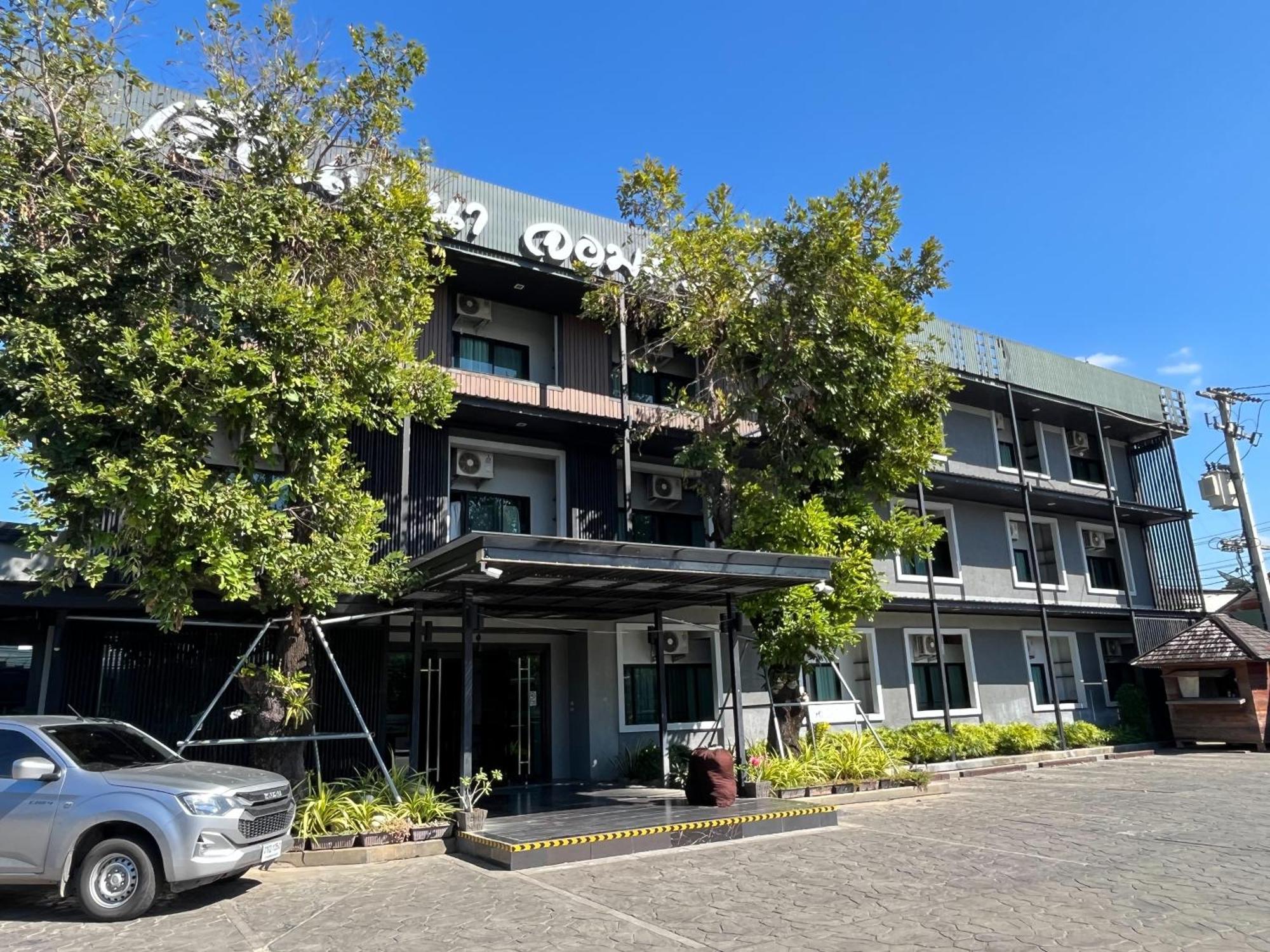 Hotel Huern Nana Jomsawan Phrae Exterior foto